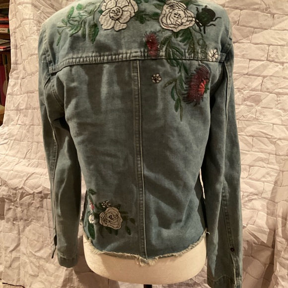“H&M OFFICIAL COACHELLA COLLECTION “Embroidered Jean Jacket. - Picture 5 of 13